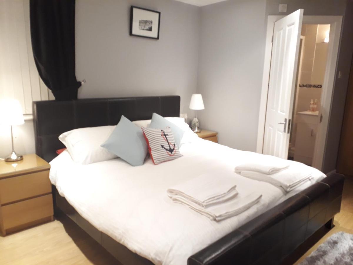 Coast 77 B&B Poole Bagian luar foto