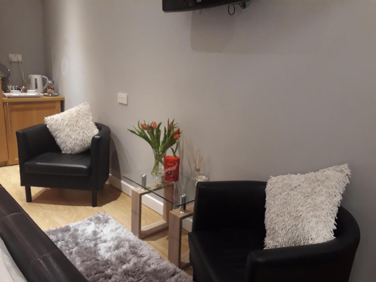 Coast 77 B&B Poole Bagian luar foto