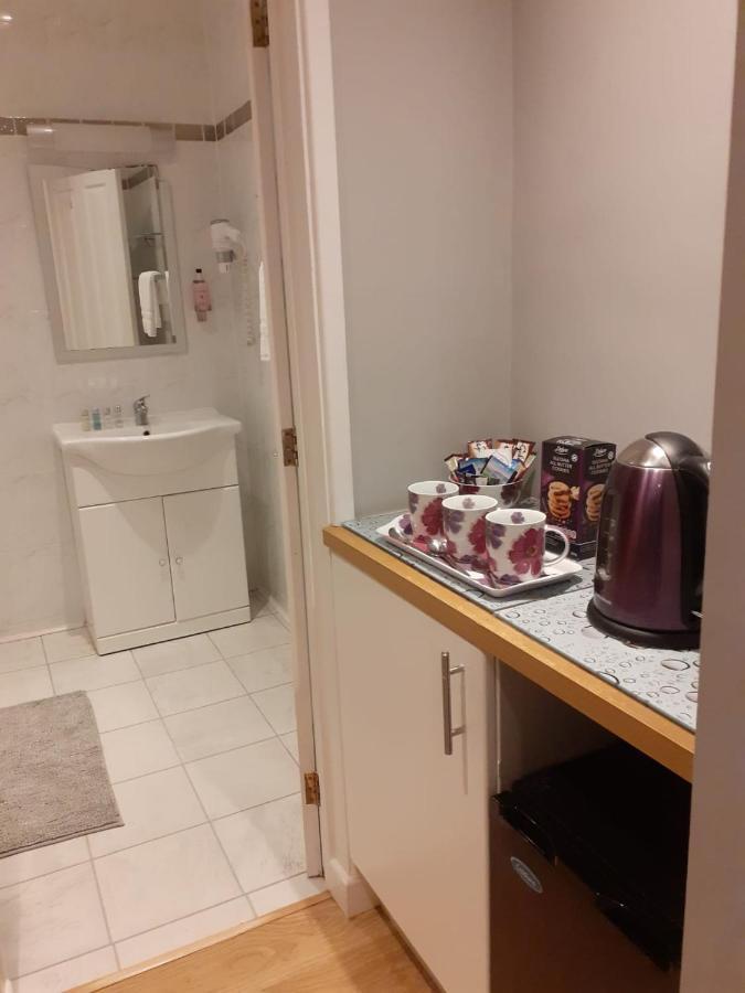 Coast 77 B&B Poole Bagian luar foto