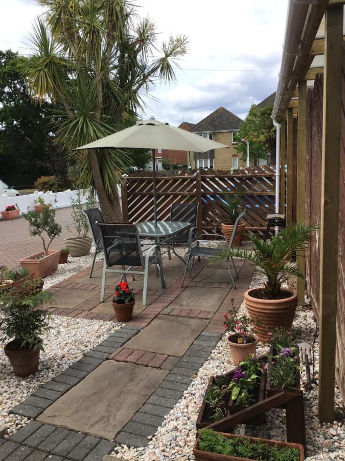 Coast 77 B&B Poole Bagian luar foto