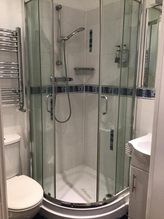 Coast 77 B&B Poole Bagian luar foto