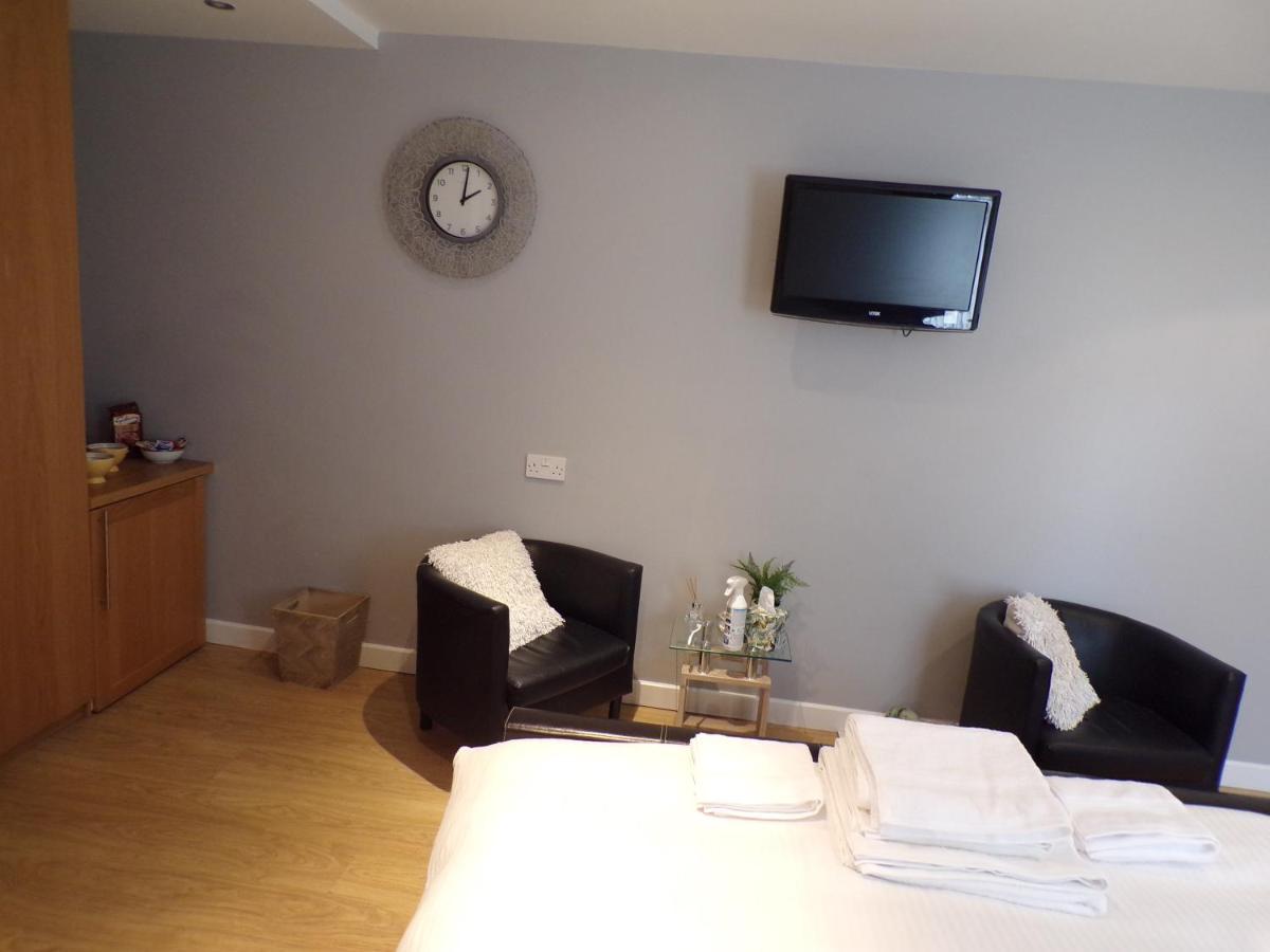 Coast 77 B&B Poole Bagian luar foto
