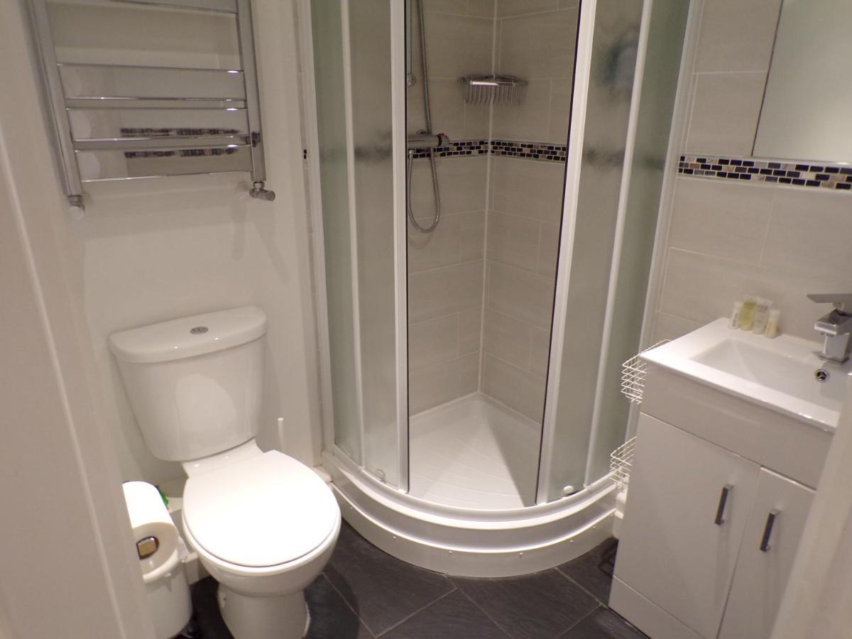 Coast 77 B&B Poole Bagian luar foto